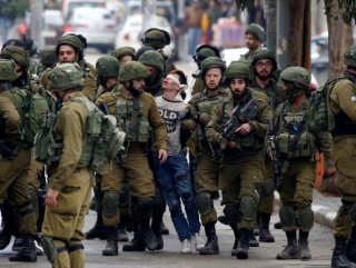 14 yaşındaki Filistinli çocuğun gözaltına alındığı an
