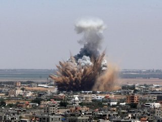 İsrail ordusu yine Gazze’yi vurdu‬