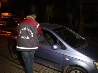 Adana’da alkollü şahıs araçların camlarını kırdı