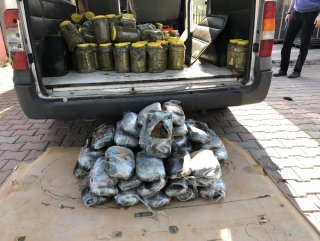 Adana’da kamyonet tavanında 25 kilo esrar yakalandı