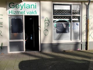 Hollanda’da PKK’lılar camiye saldırdı