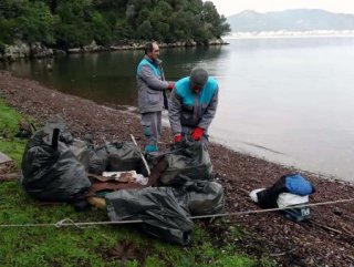 Marmaris’teki adalardan 5 ton çöp çıktı