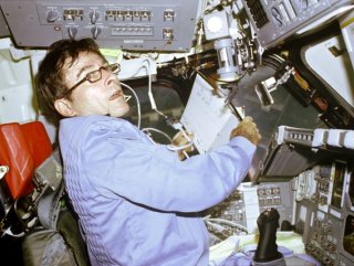 NASA’nın efsane astronotu John Young öldü