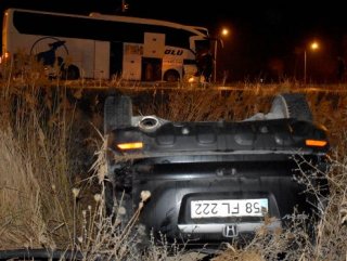 Sivas’ta yolcu otobüsüyle otomobil çarpıştı