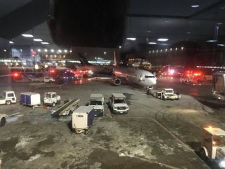 Toronto Pearson Havalimanı’nda iki uçak çarpıştı