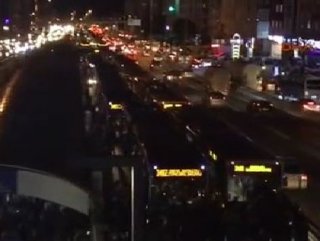 ’Dolu Metrobüs’ isyanı seferleri duraklattı