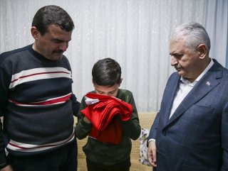 Başbakan Yıldırım İzmir’de şehit ailelerini ziyaret etti