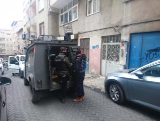Beyoğlu’nda kömürlükte el bombası bulundu
