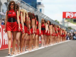F1, grid kızlarına veda ediyor