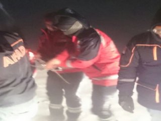 Kars’a giden 5 öğrenci mahsur kaldı