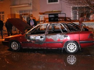 Konya’da park halindeki otomobil kundaklandı