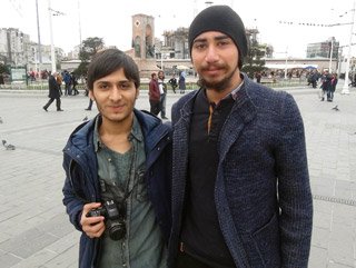 Psikoloji öğrencilerinden Taksim Meydanı’nda sosyal deney