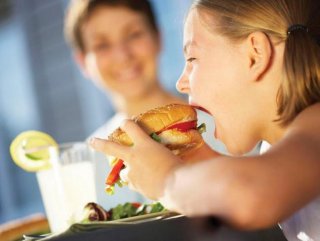 Yavaş yemek yiyenlerin obeziteye yakalanma oranı yüzde 42