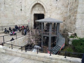 İsrail Mescid-i Aksa’nın girişine gözetleme kulesi inşa etti