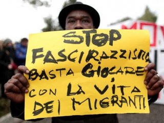 İtalya’da ırkçılık ve faşizme karşı 30 bin kişi yürüdü