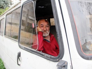 Adana’da 65 yaşındaki adamın minibüste yaşam mücadelesi