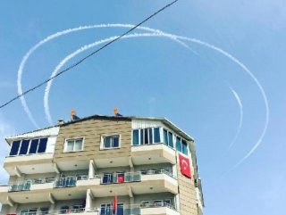 Afrin’de savaş uçakları hilal oluşturdu