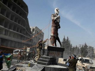 Afrin’deki heykeller yıkılıyor