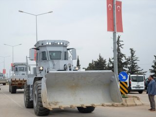 Afrin’e zırhlı iş makinesi desteği