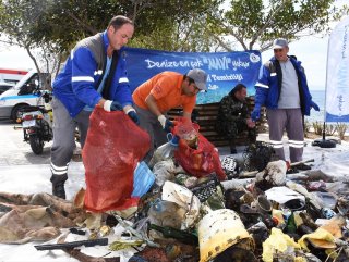 Bodrum’da denizden 311 kilogram çöp çıktı