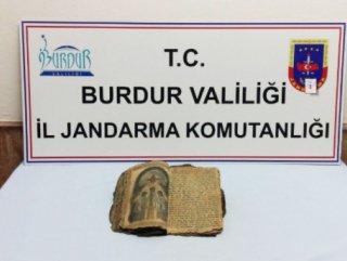 Burdur’da Bizans dönemine ait dini kitap ele geçirildi