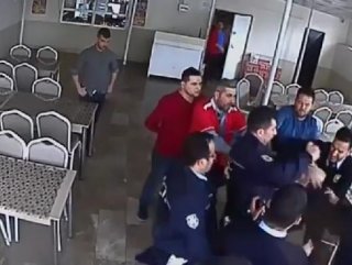 Kavgayı ayırmaya gelen polis okul müdürünü dövdü