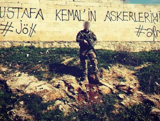 Raco’da ’Mustafa Kemal’in askerleriyiz’ yazısı