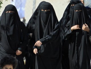 Suudi Arabistan’da çarşaf zorunluluğu tarih oluyor