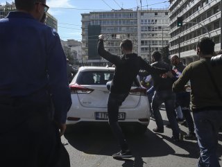Yunan taksiciler UBER’e tekme tokat saldırdı