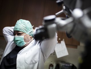 İlk robotik beyin ameliyatı Türkiye’den