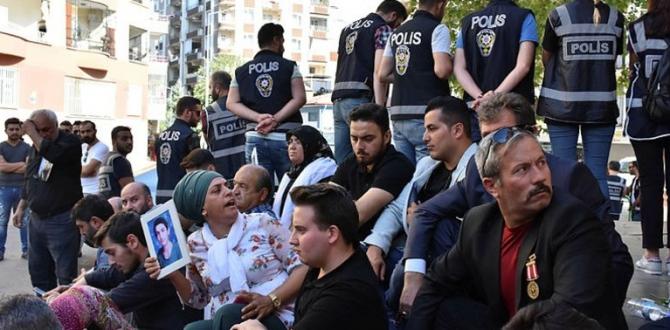 HDP önünde ‘evlat nöbeti’ sonrası Kandil’i korku sardı.