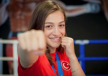 Milli boksör Buse Naz Çakıroğlu’ndan gümüş madalya .