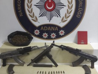 Adana’da ekmek fırınından uyuşturucu ve silah çıktı