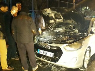 Ankara’da yanan otomobil alev topuna döndü