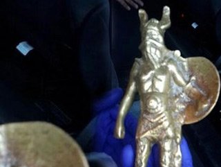 Aydın’da otobüsten Viking heykeli çıktı
