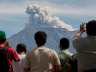 Bali Adası’nda Agung Yanardağı yeniden faal