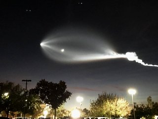 Falcon-9 roketi, Los Angeles’ı aydınlattı