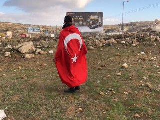 Ramallah’ta Türk bayraklı protestocu dikkat çekti