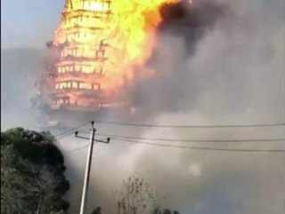 Çin’de budist tapınağı alev alev yandı