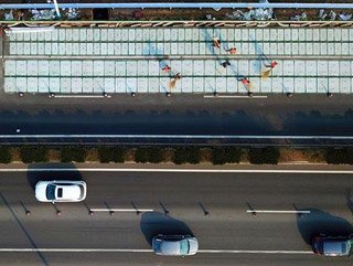 Çin’de elektrikli araçlar yollarda şarj edilebilecek