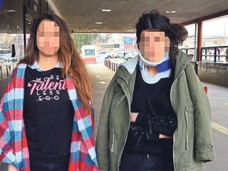 20 liseli kız, 2 kızı demir çubuklarla dövdü