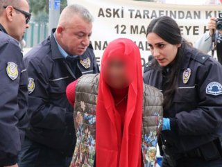 Adana’da bombalı kadın paniği