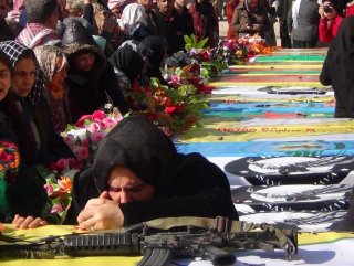Afrin’de öldürülen teröristleri gömdüler