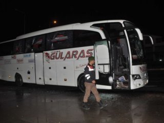 Antalya’da can alan kaza sonrası otobüsü taşladılar