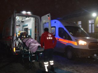 Ağrı’da göçmenleri taşıyan minibüs devrildi: 33 yaralı