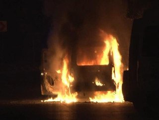 Beyoğlu’na seyir halindeki polis aracı yandı