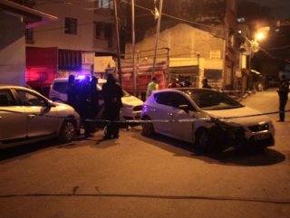 Beyoğlu’nda polisten kaçarken otomobil çarptı