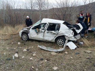 Cenaze yolunda trafik kazası: 2 ölü