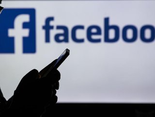 Facebook’un hisseleri sert düştü