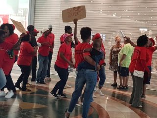 Güney Afrika’da H&M’nin mağazalarına saldırı